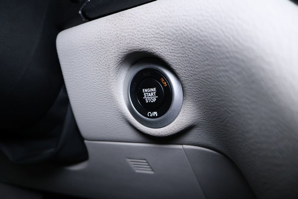 Used 2023 Chrysler Pacifica Touring-L image 26