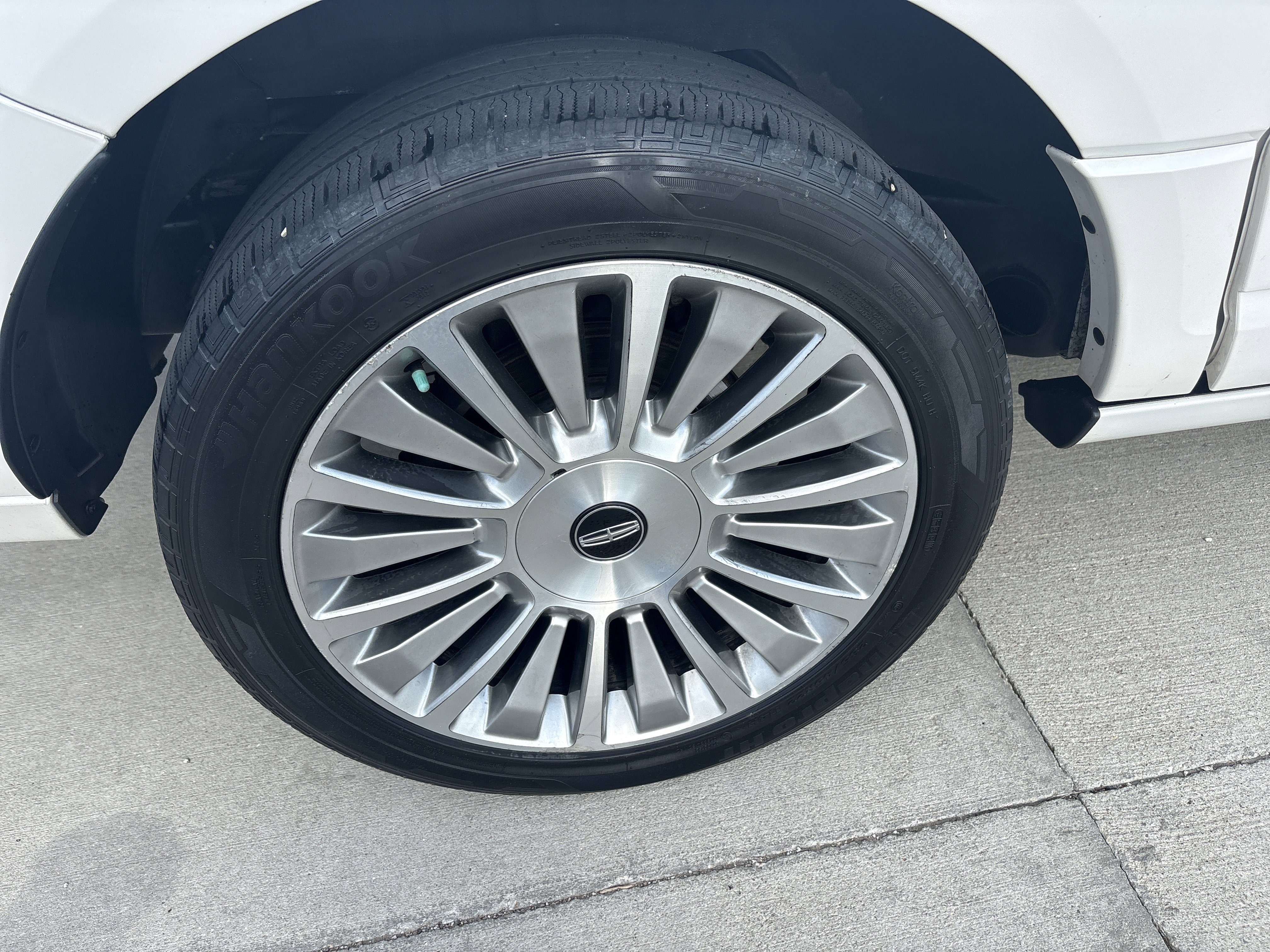 Used 2017 Lincoln Navigator L Select image 7