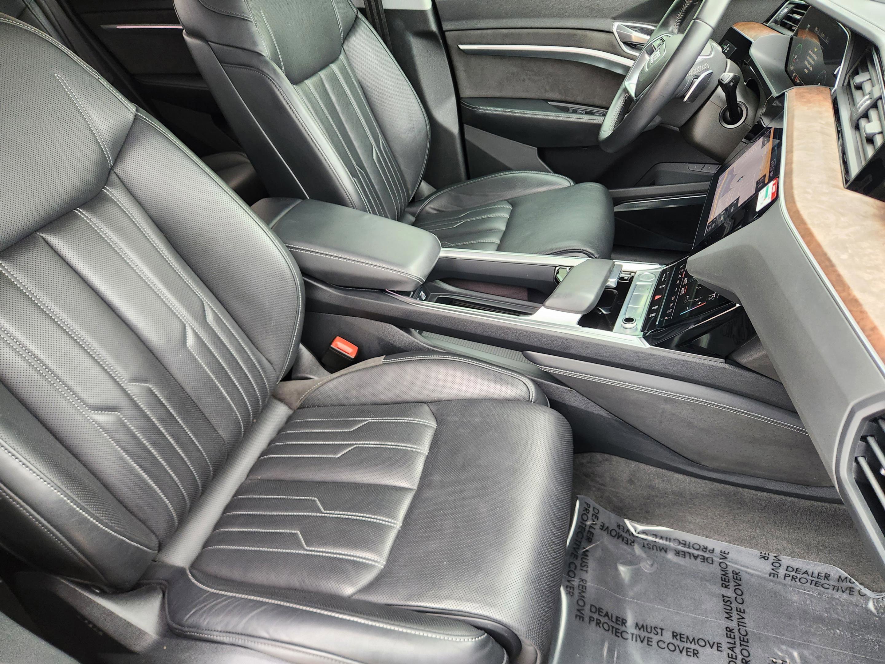 Used 2019 Audi e-tron Prestige w/ Prestige Package image 8