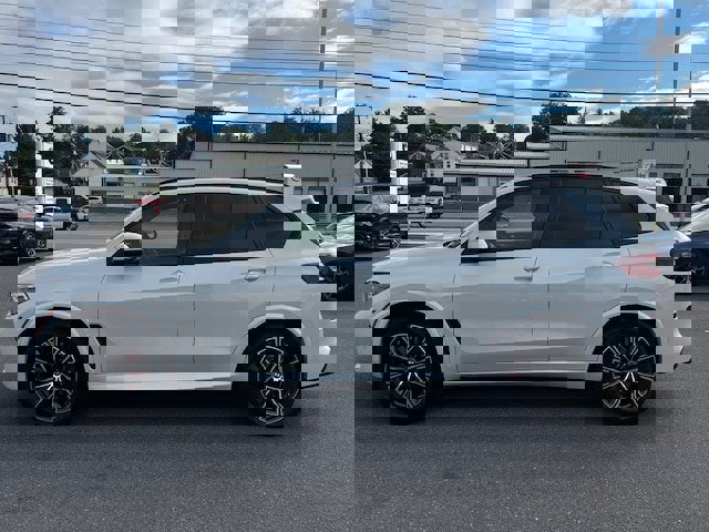 Used 2021 BMW X5 xDrive40i w/ M Sport Package image 4