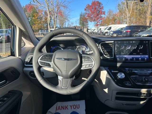 Used 2024 Chrysler Pacifica Touring-L image 19