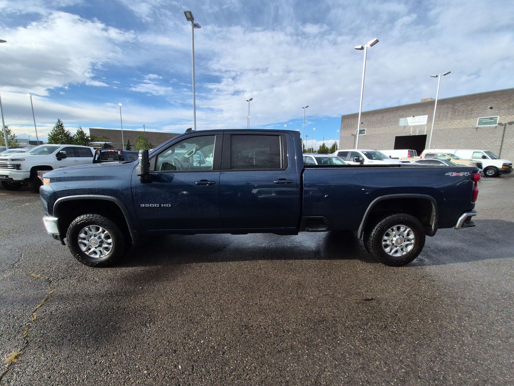 Used 2022 Chevrolet Silverado 3500 LT w/ Convenience Package AWD/4WD image 7