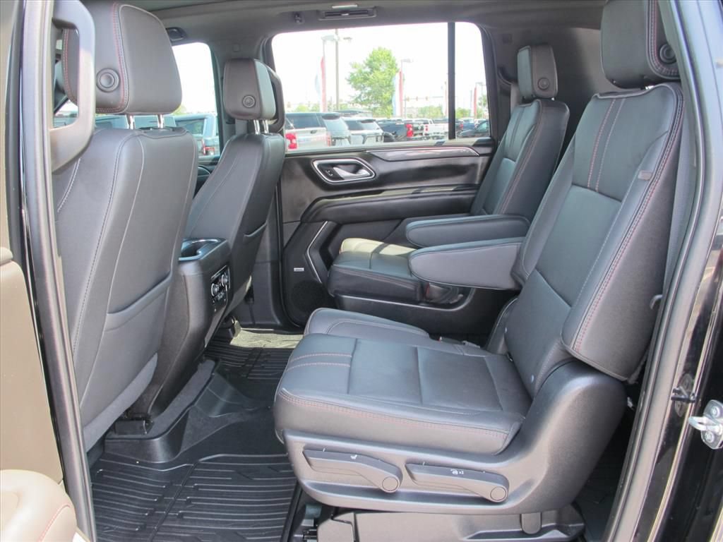 Used 2022 Chevrolet Suburban RST w/ Sport Performance Package AWD/4WD image 24
