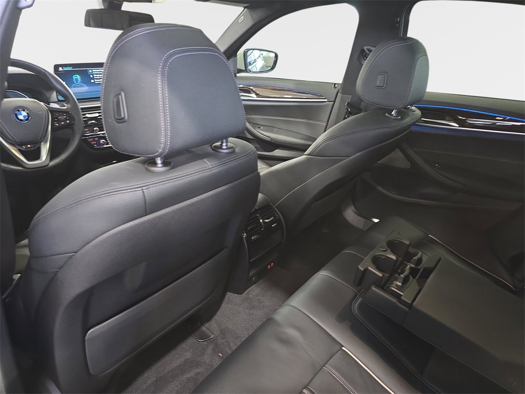 Certified 2023 BMW 530e w/ Premium Package image 11