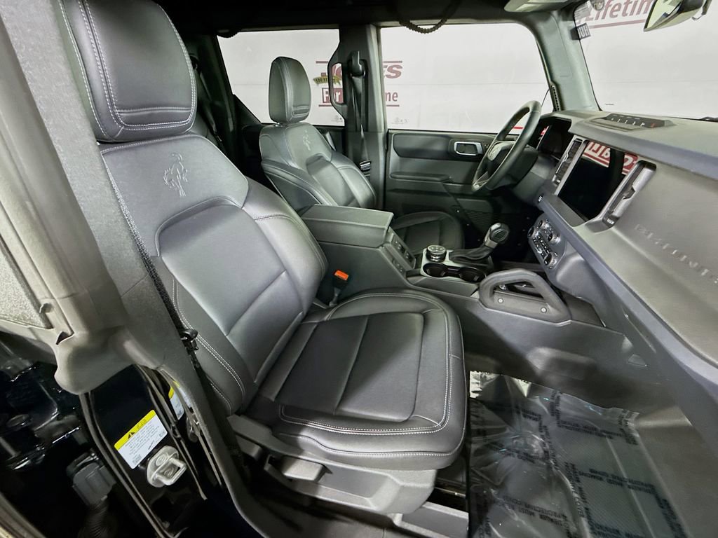 Used 2025 Ford Bronco Badlands image 31