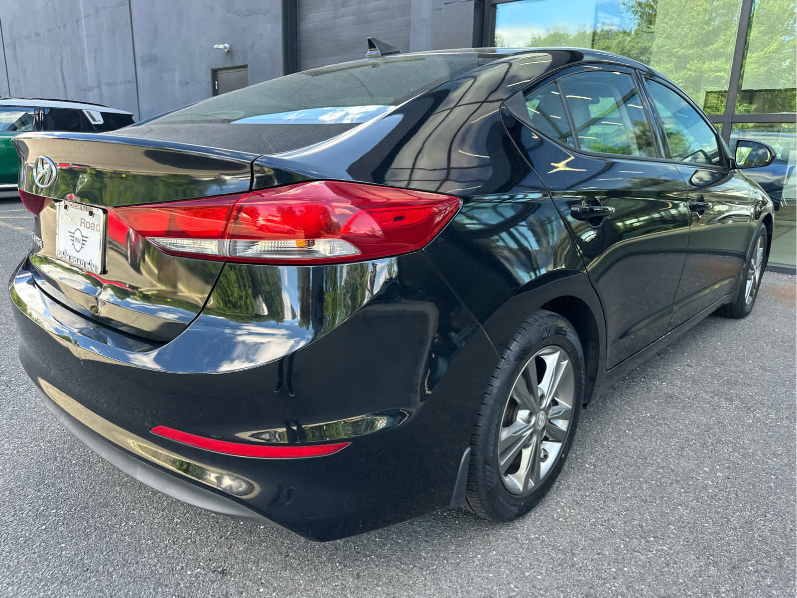 Used 2017 Hyundai Elantra SE FWD image 4