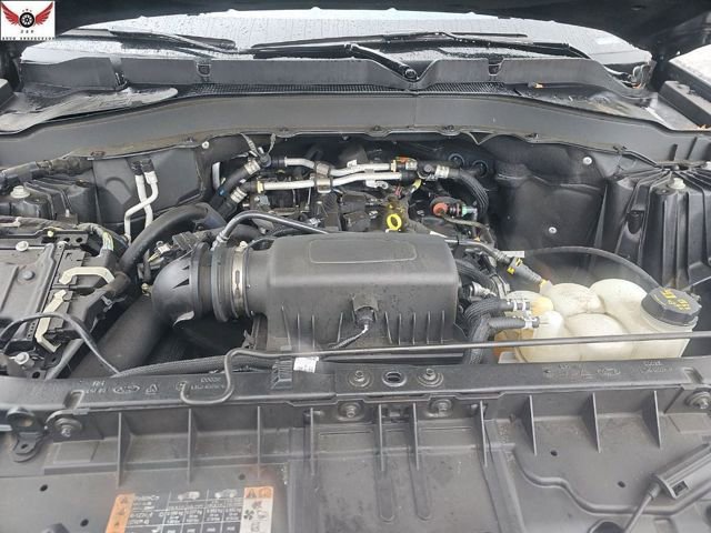 Used 2022 Ford Explorer XLT w/ Equipment Group 202A image 5