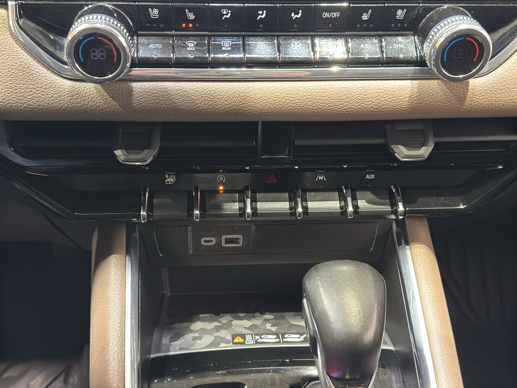 Used 2024 GMC Canyon Denali image 33