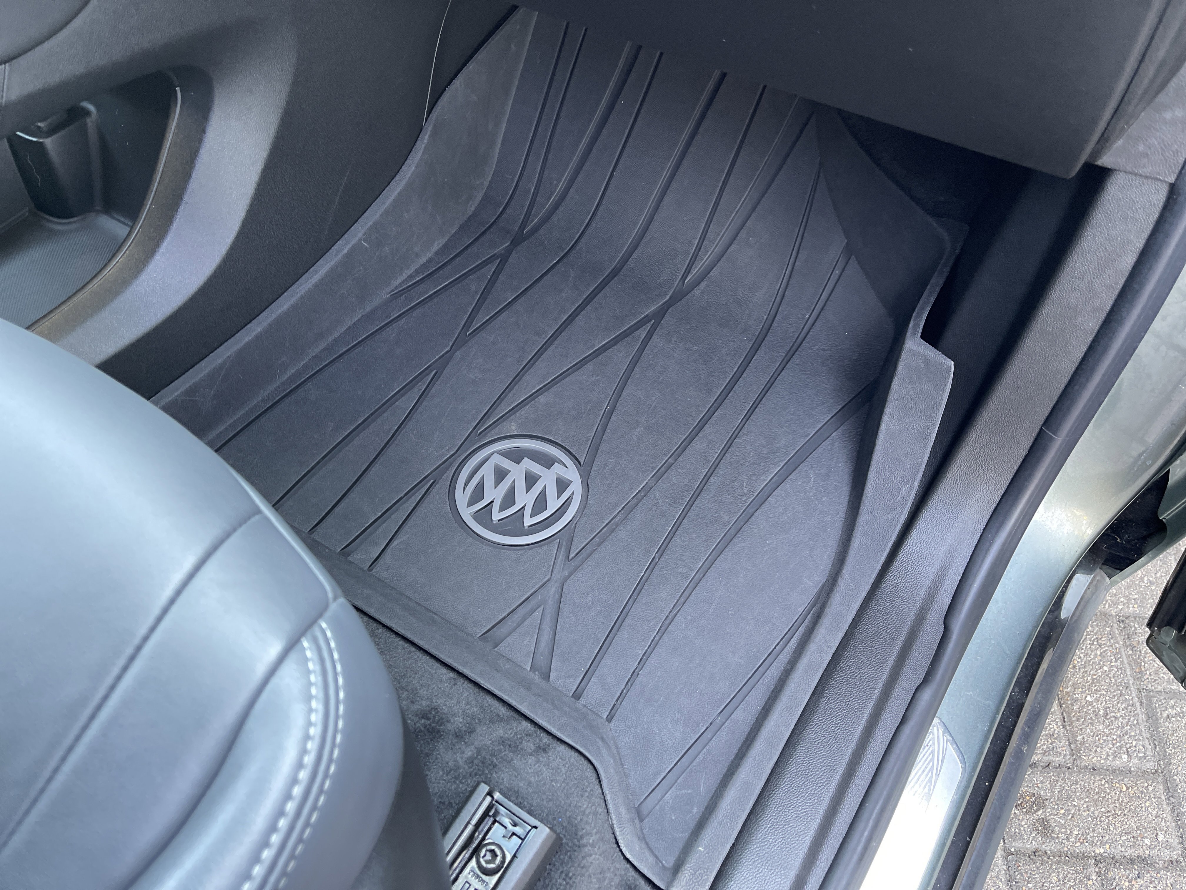 Used 2023 Buick Enclave Premium w/ LPO, Floor Liner Package image 39