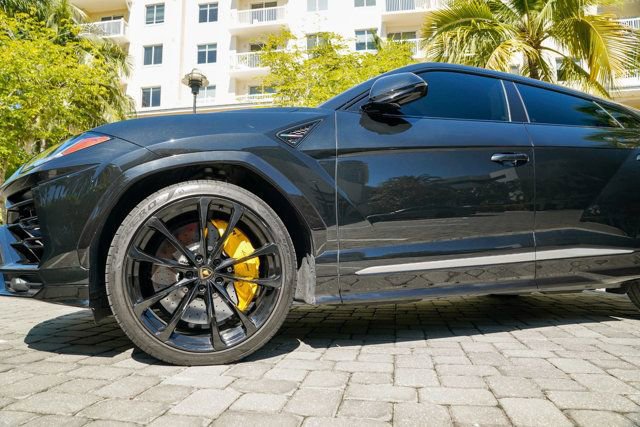 Used 2022 Lamborghini Urus image 13