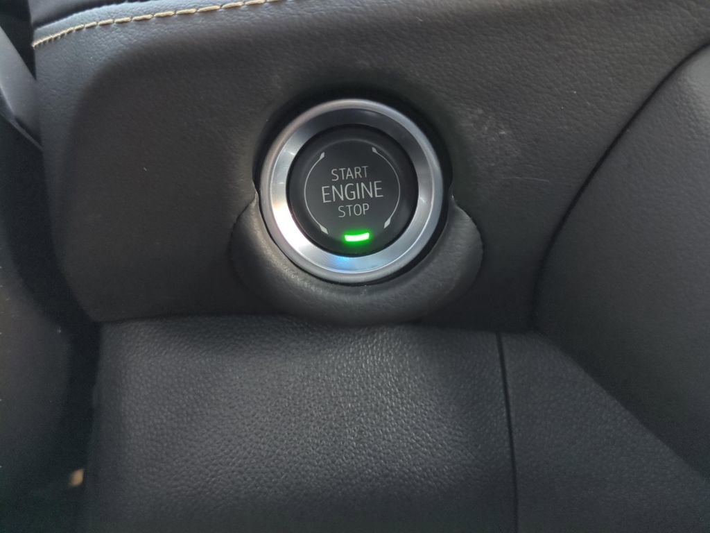 Used 2025 Chevrolet Suburban Premier image 21