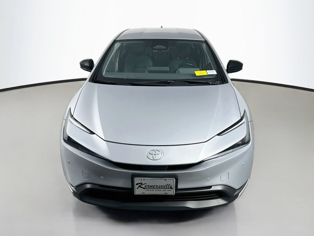 Used 2025 Toyota Prius LE FWD image 2