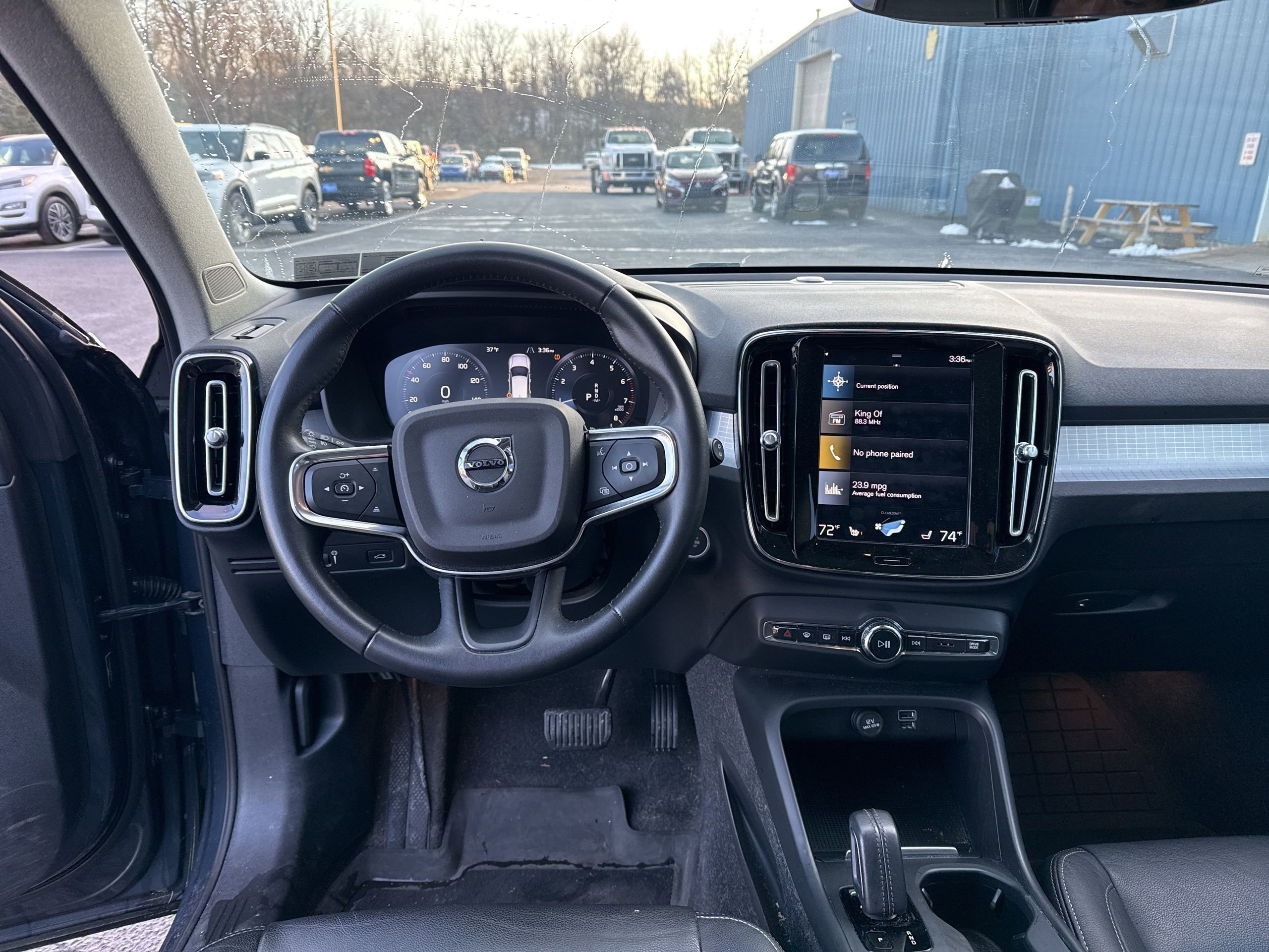 Used 2021 Volvo XC40 T5 Momentum w/ Premium Package image 12