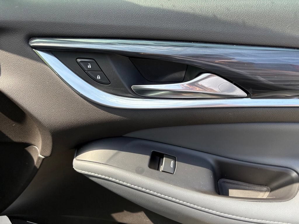 Used 2021 Buick Enclave Essence FWD image 27