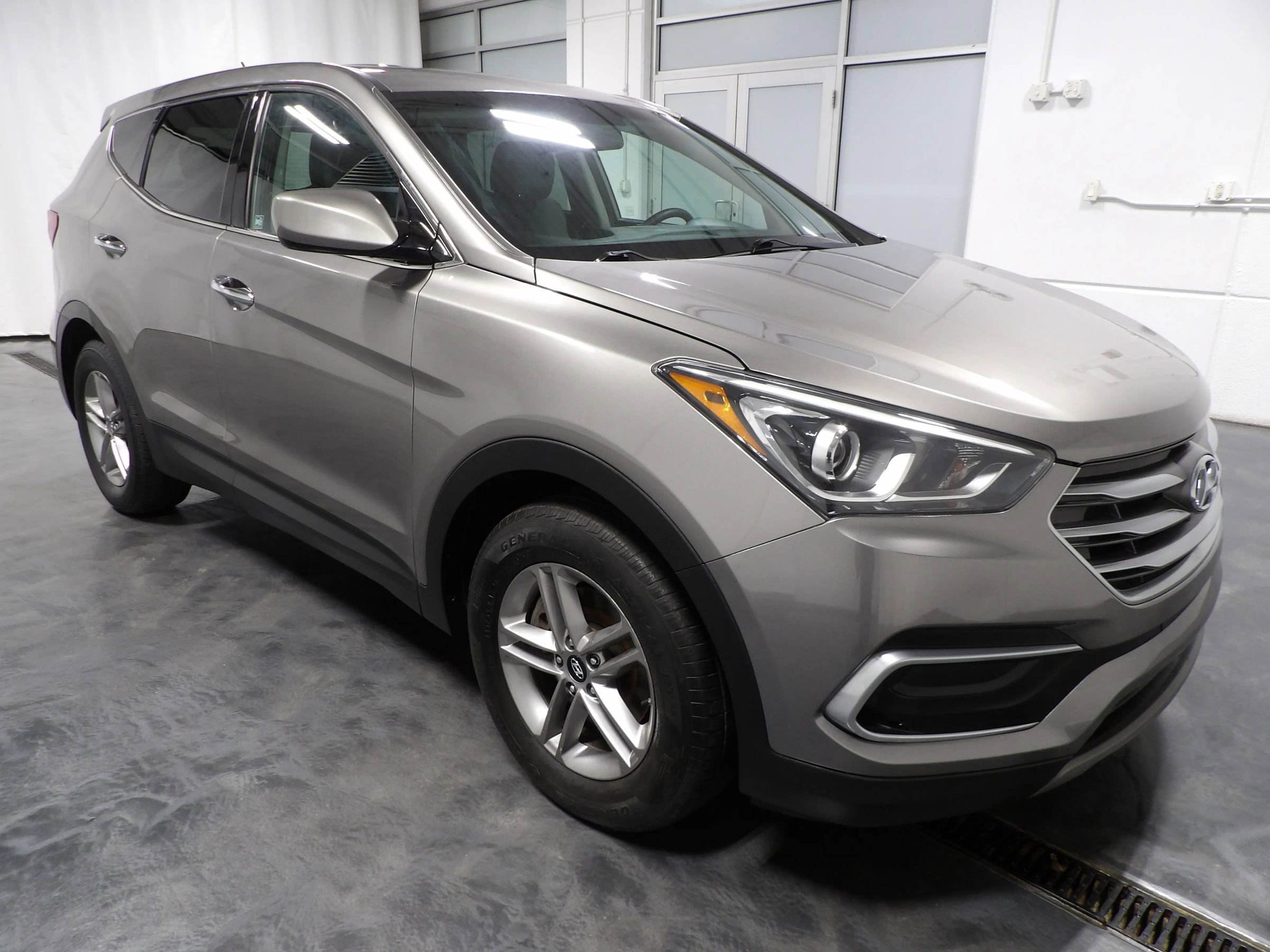 Used 2018 Hyundai Santa Fe Sport FWD image 2
