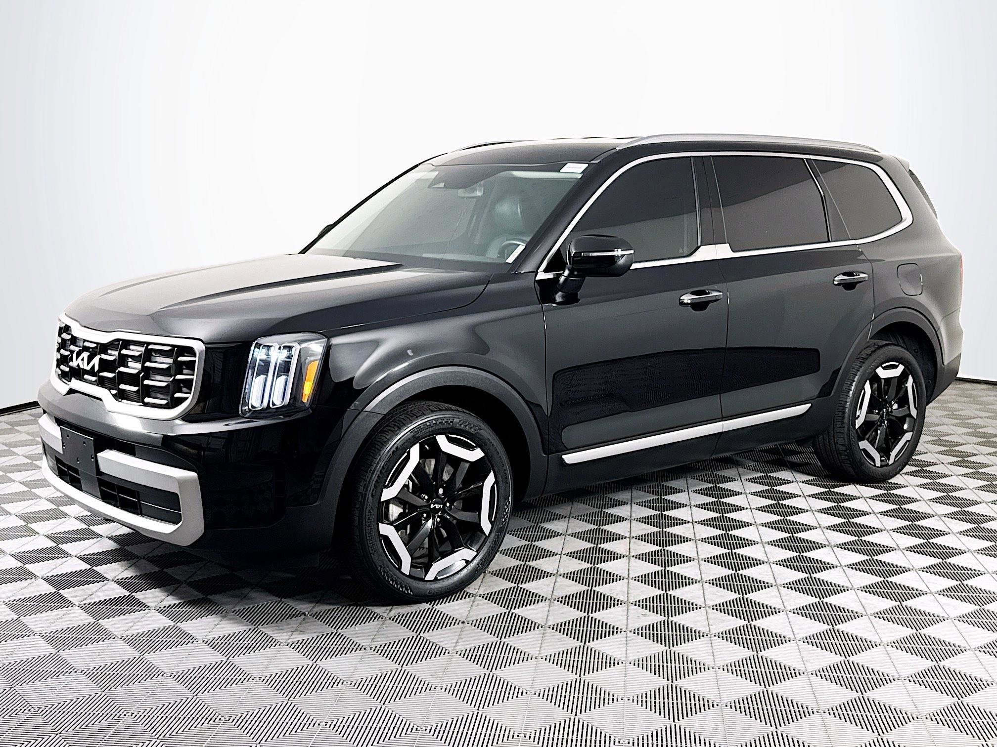 Used 2023 Kia Telluride S image 4