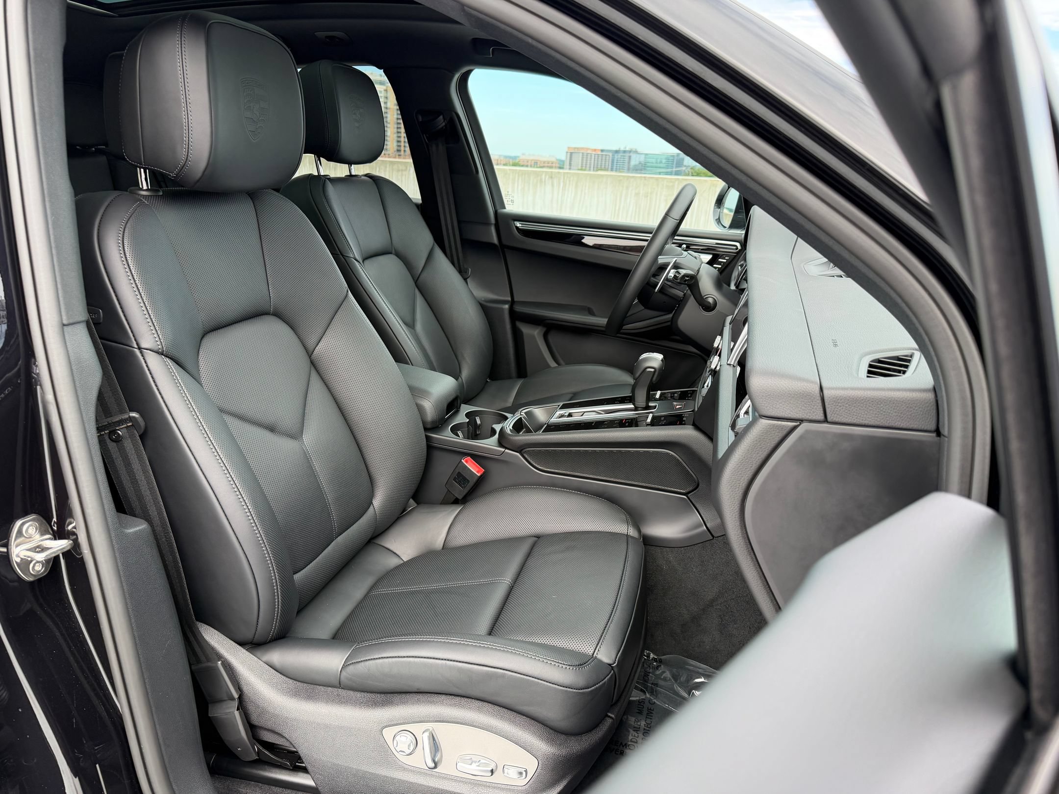 Certified 2026 Porsche Macan AWD/4WD image 23