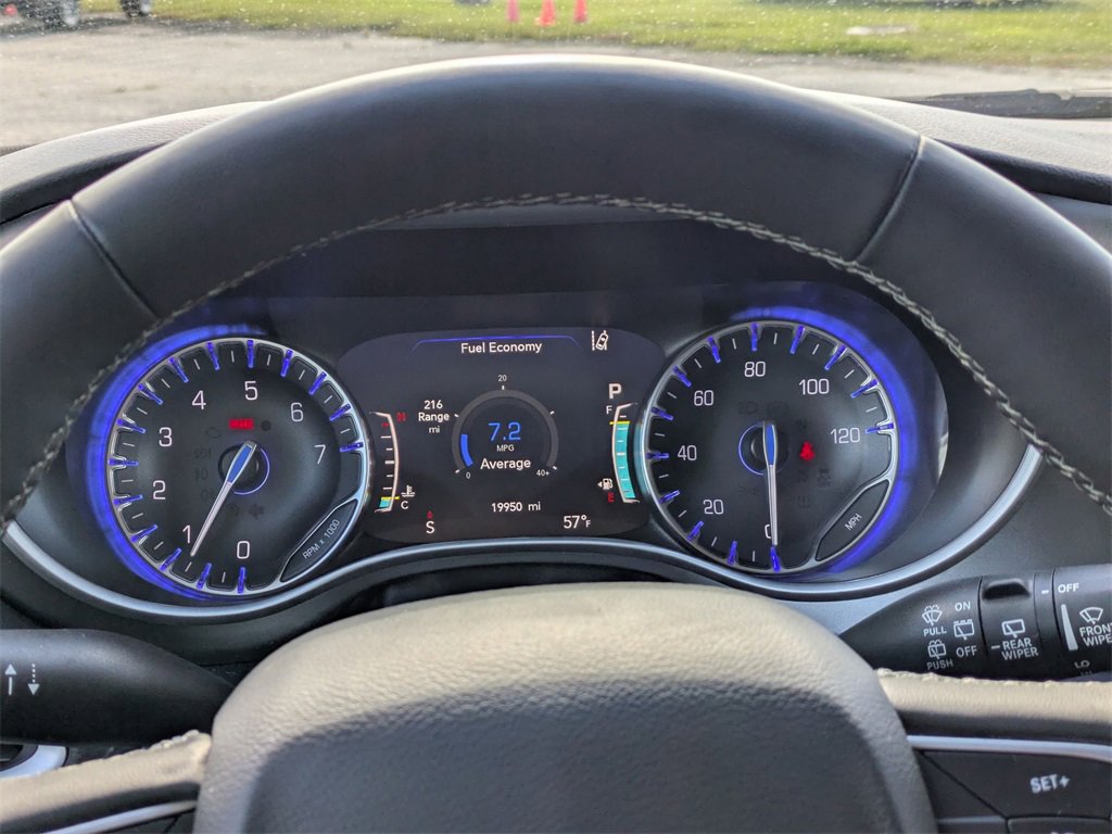 Used 2024 Chrysler Pacifica Touring-L image 23