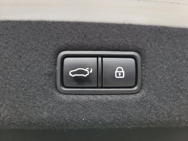 Used 2017 Genesis G90 3.3T Premium RWD image 7