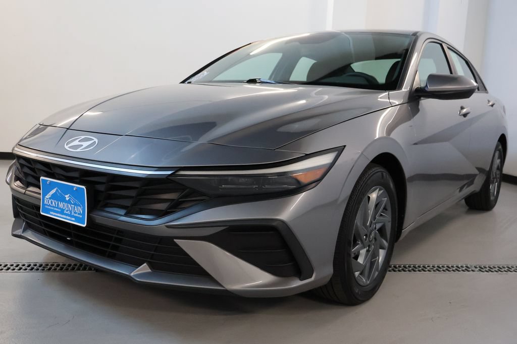 Used 2024 Hyundai Elantra SEL FWD image 3
