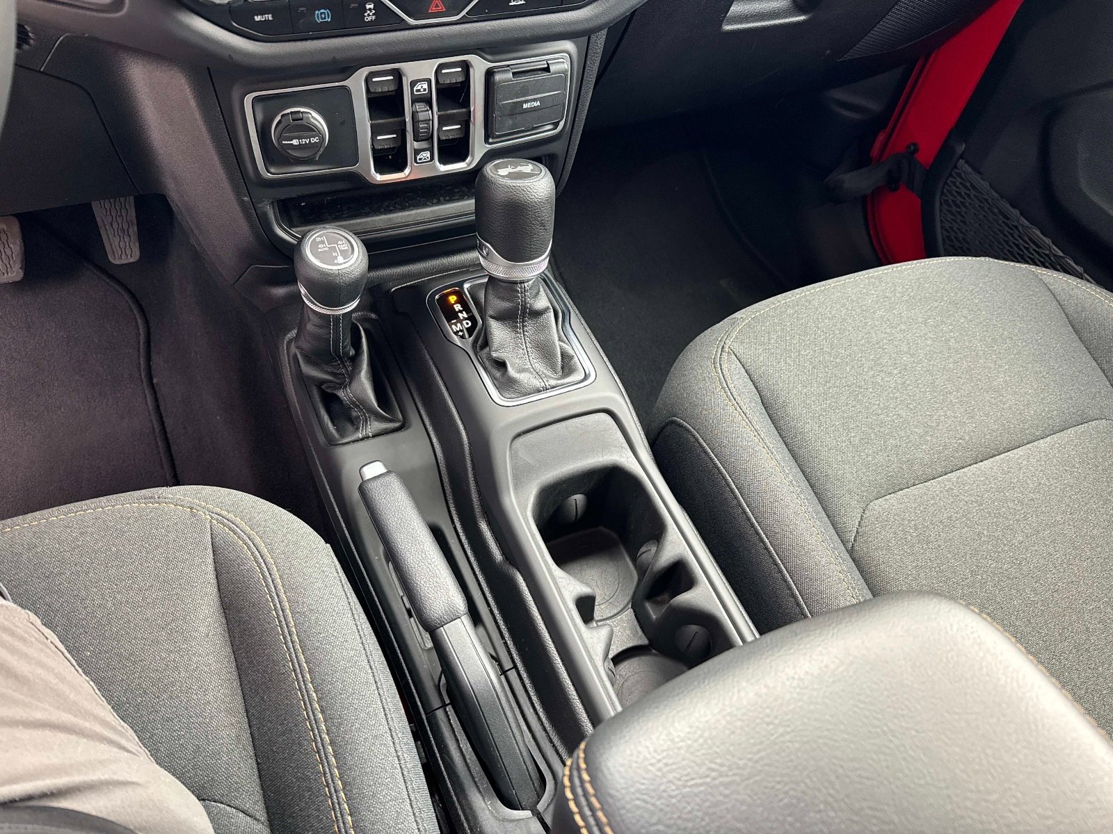 Used 2025 Jeep Wrangler Unlimited Sahara image 24