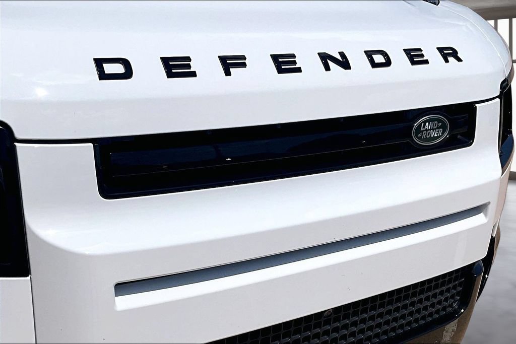 Certified 2025 Land Rover Defender 130 X-Dynamic SE AWD/4WD image 29