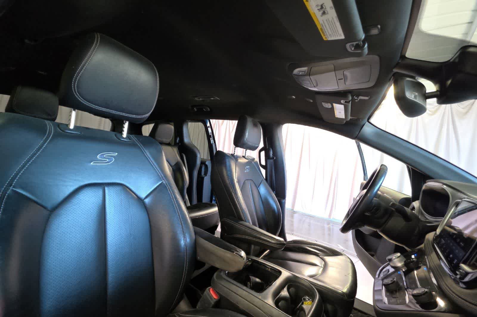 Used 2022 Chrysler Pacifica Touring-L w/ S Appearance Package FWD image 19