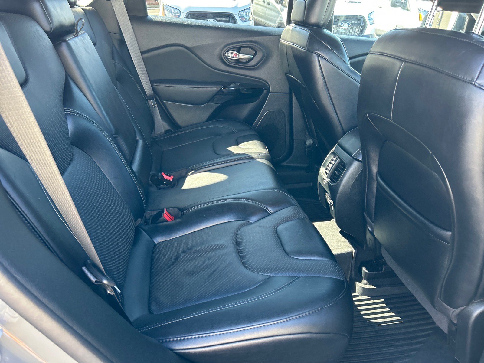 Used 2023 Jeep Cherokee Altitude Lux w/ Mopar Interior Package AWD/4WD image 19