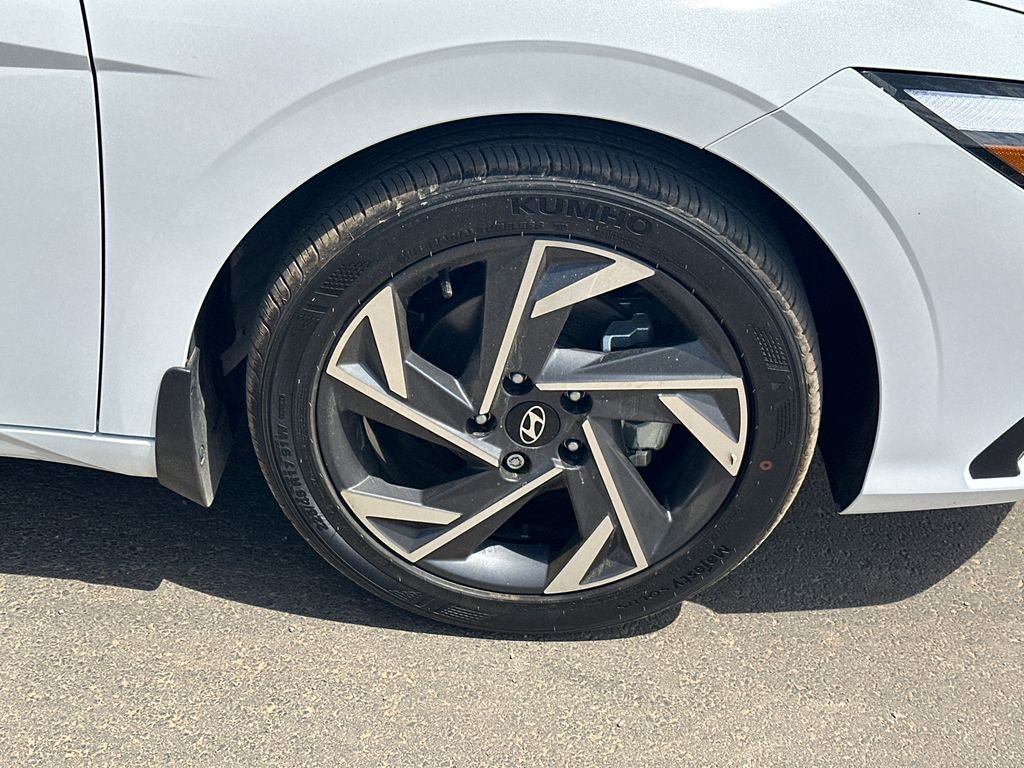 Used 2025 Hyundai Elantra Sport image 12