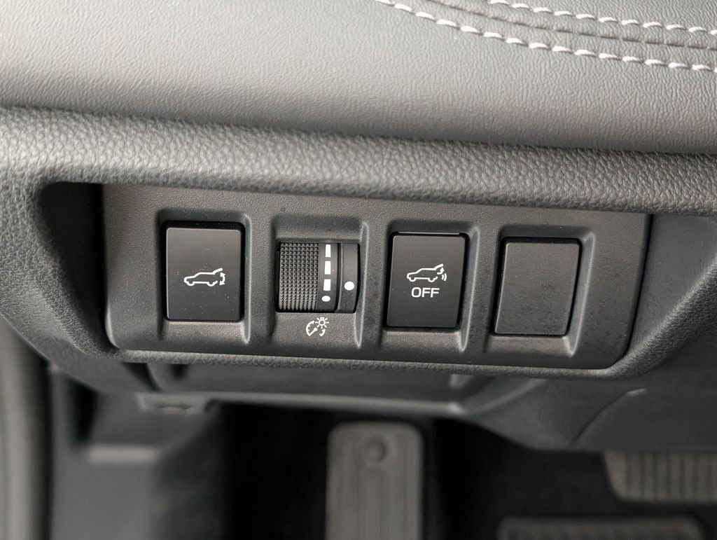Used 2025 Subaru Outback Limited AWD/4WD image 15