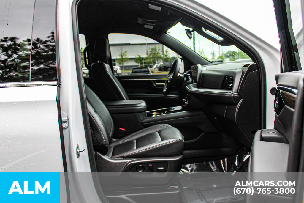 Used 2025 Chevrolet Tahoe LT AWD/4WD image 21
