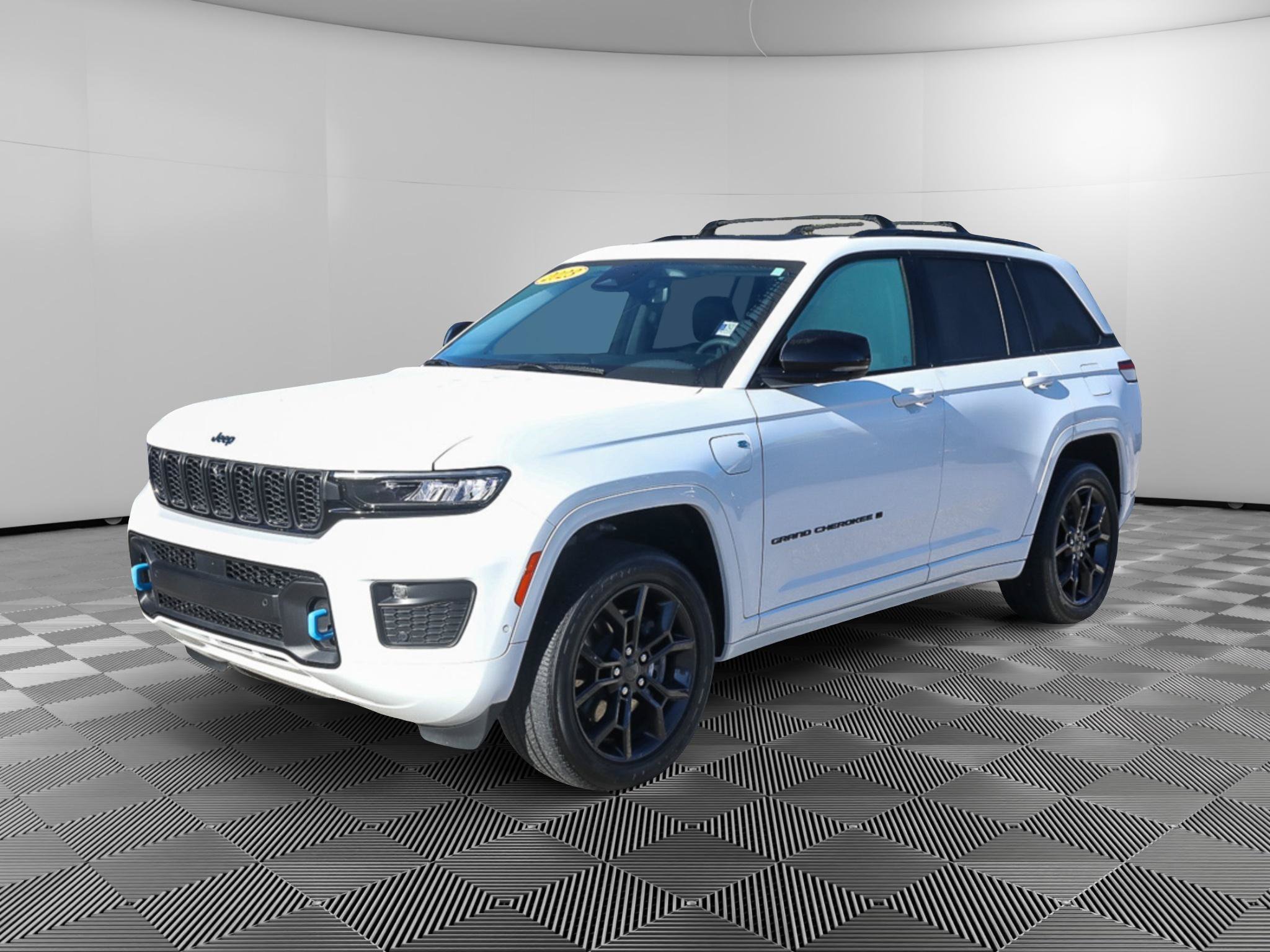 Used 2023 Jeep Grand Cherokee 30th Anniversary AWD/4WD image 2