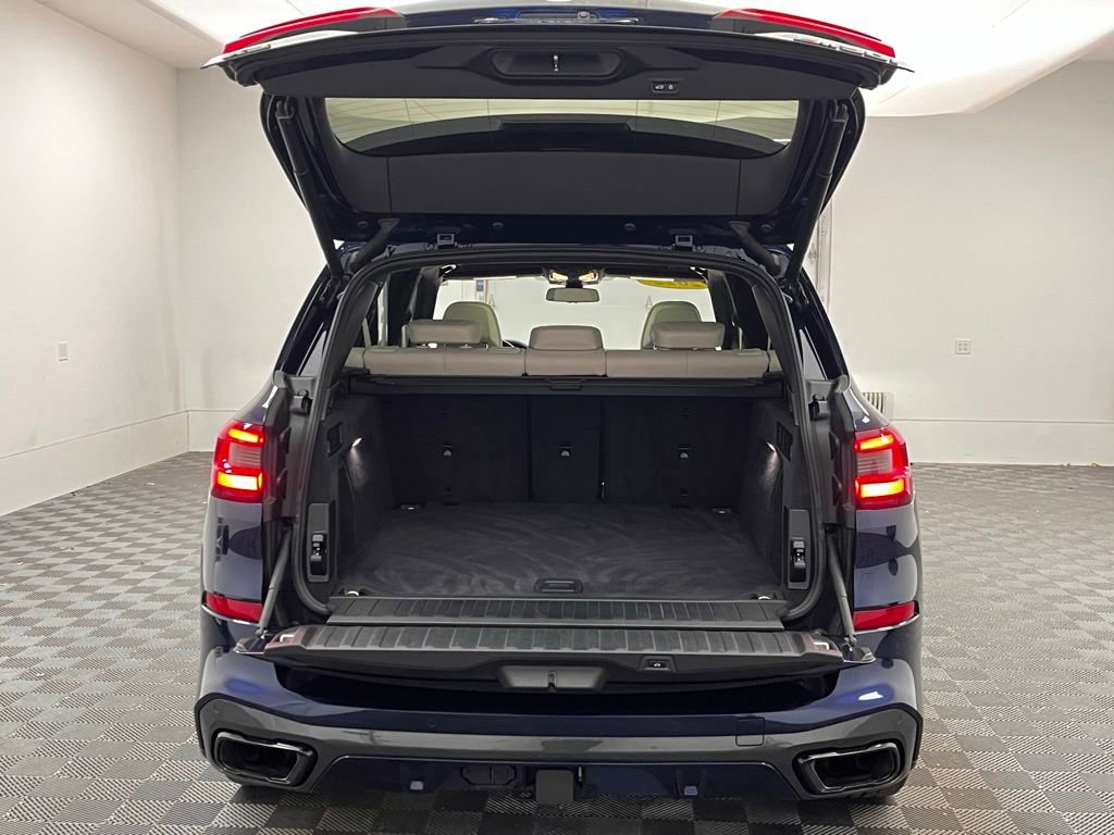 Used 2022 BMW X5 M50i w/ Executive Package image 11
