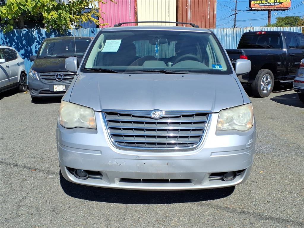 Used 2010 Chrysler Town & Country Touring image 2