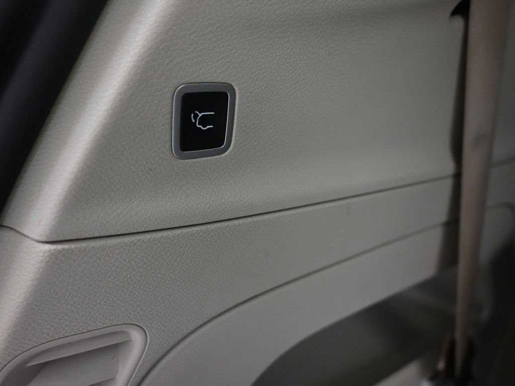 Used 2022 Chrysler Pacifica Touring-L image 11