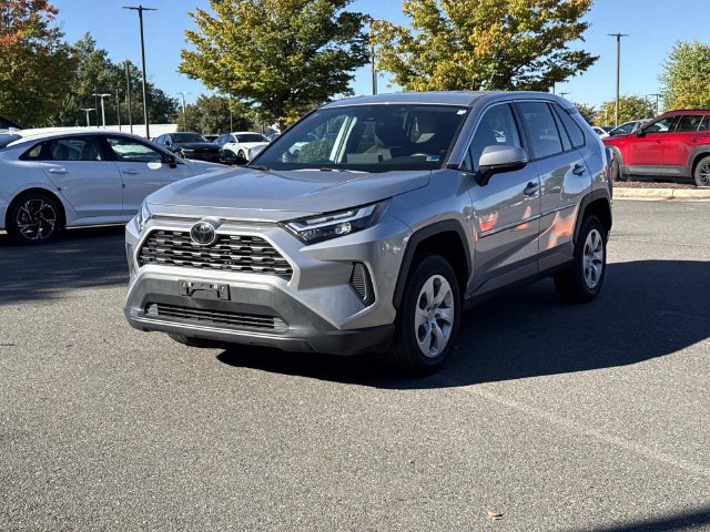 Used 2024 Toyota RAV4 LE AWD/4WD image 5