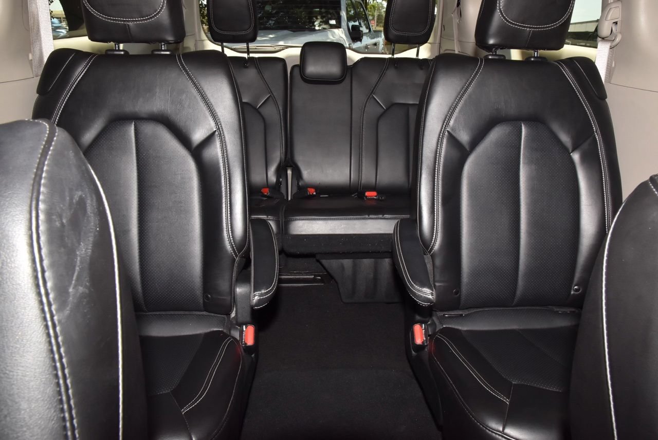 Used 2024 Chrysler Pacifica Touring-L FWD image 22