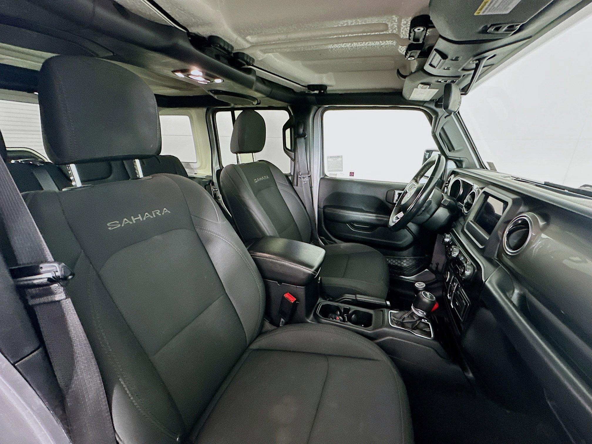 Used 2020 Jeep Wrangler Unlimited Sahara image 28