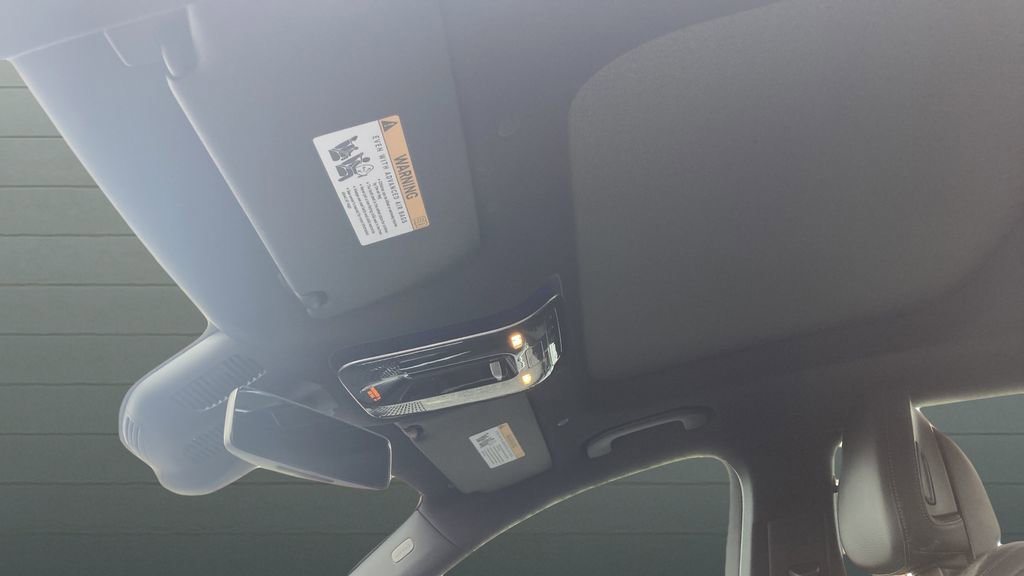 Used 2025 Mercedes-Benz C 300 4MATIC Sedan image 16