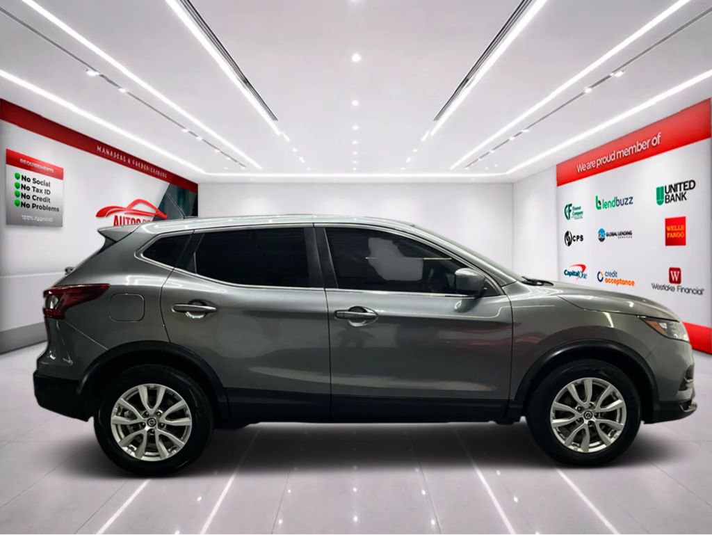 Used 2022 Nissan Rogue Sport S image 9