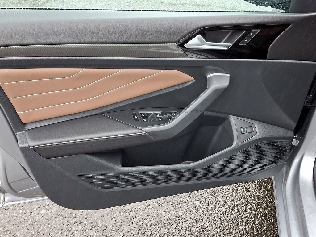 Certified 2025 Volkswagen Jetta SEL image 11