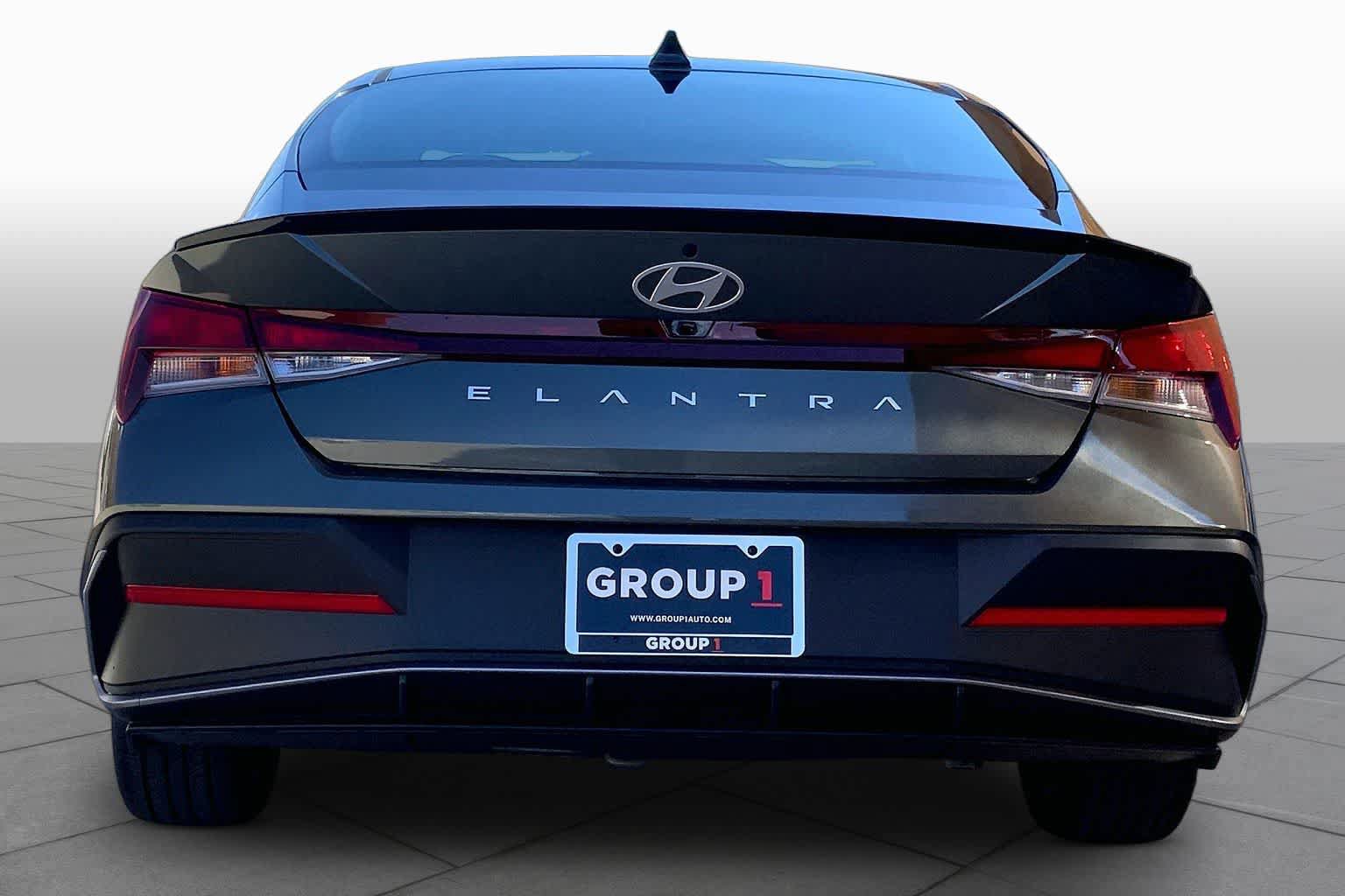 New 2026 Hyundai Elantra SEL Sport FWD image 4