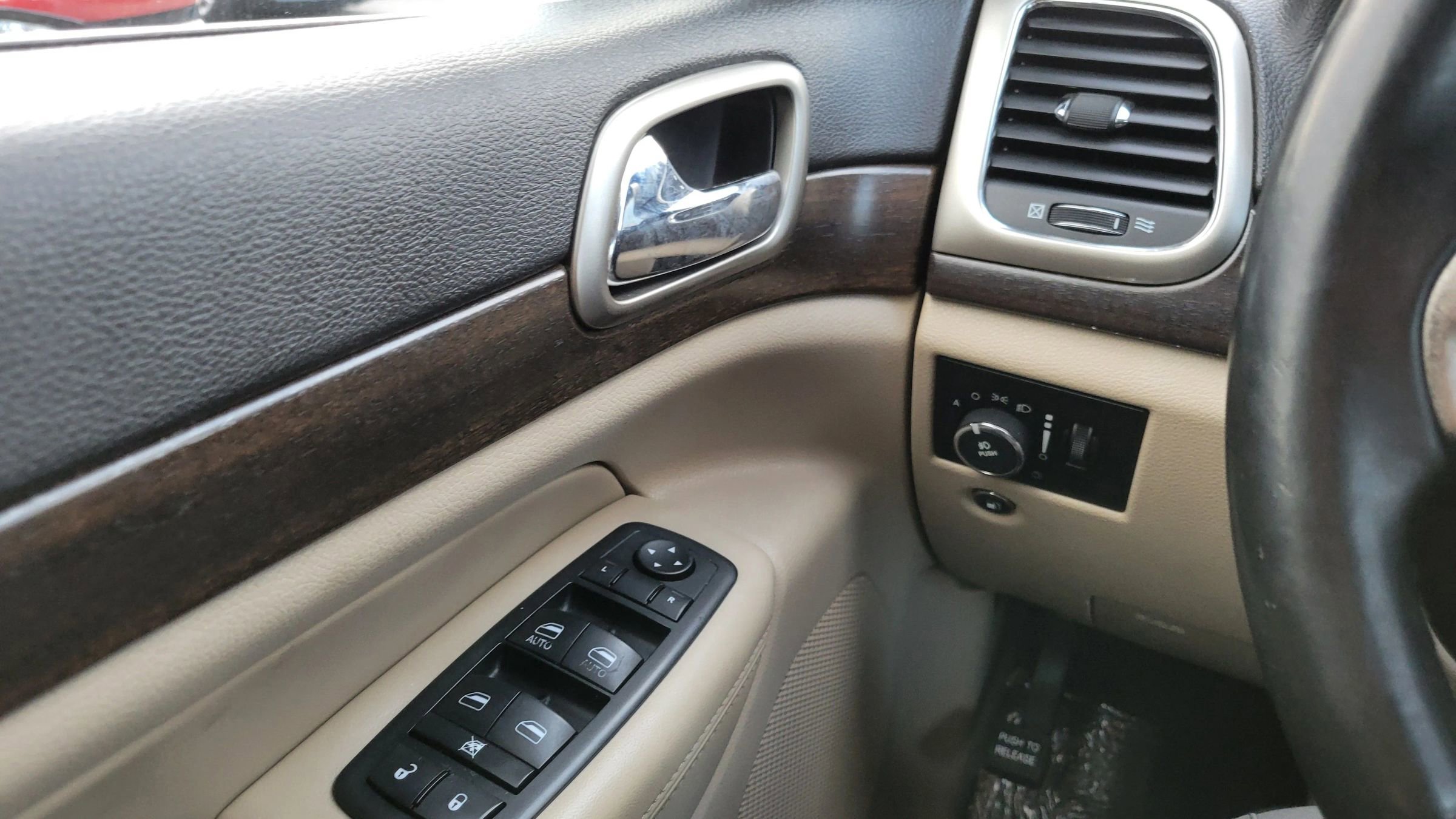 Used 2014 Jeep Grand Cherokee Laredo w/ Quick Order Package 23E image 14