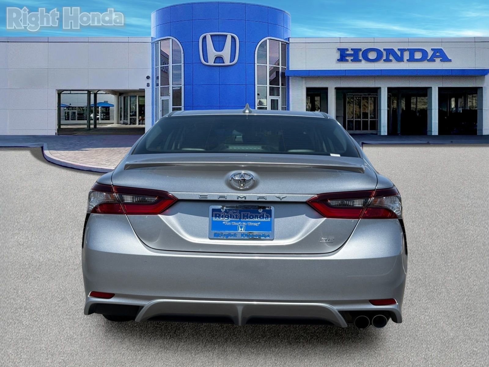 Used 2024 Toyota Camry SE FWD image 7