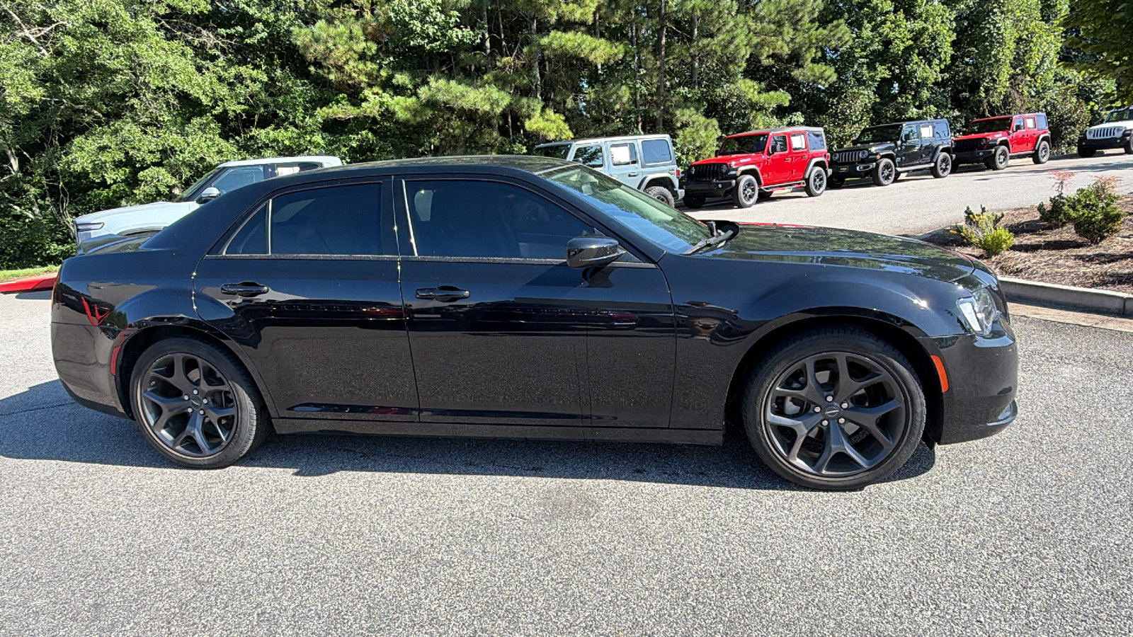 Used 2023 Chrysler 300 Touring w/ Sport Appearance Package RWD image 7