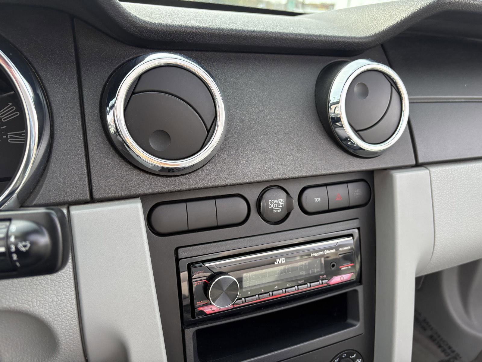 Used 2007 Ford Mustang Deluxe image 8