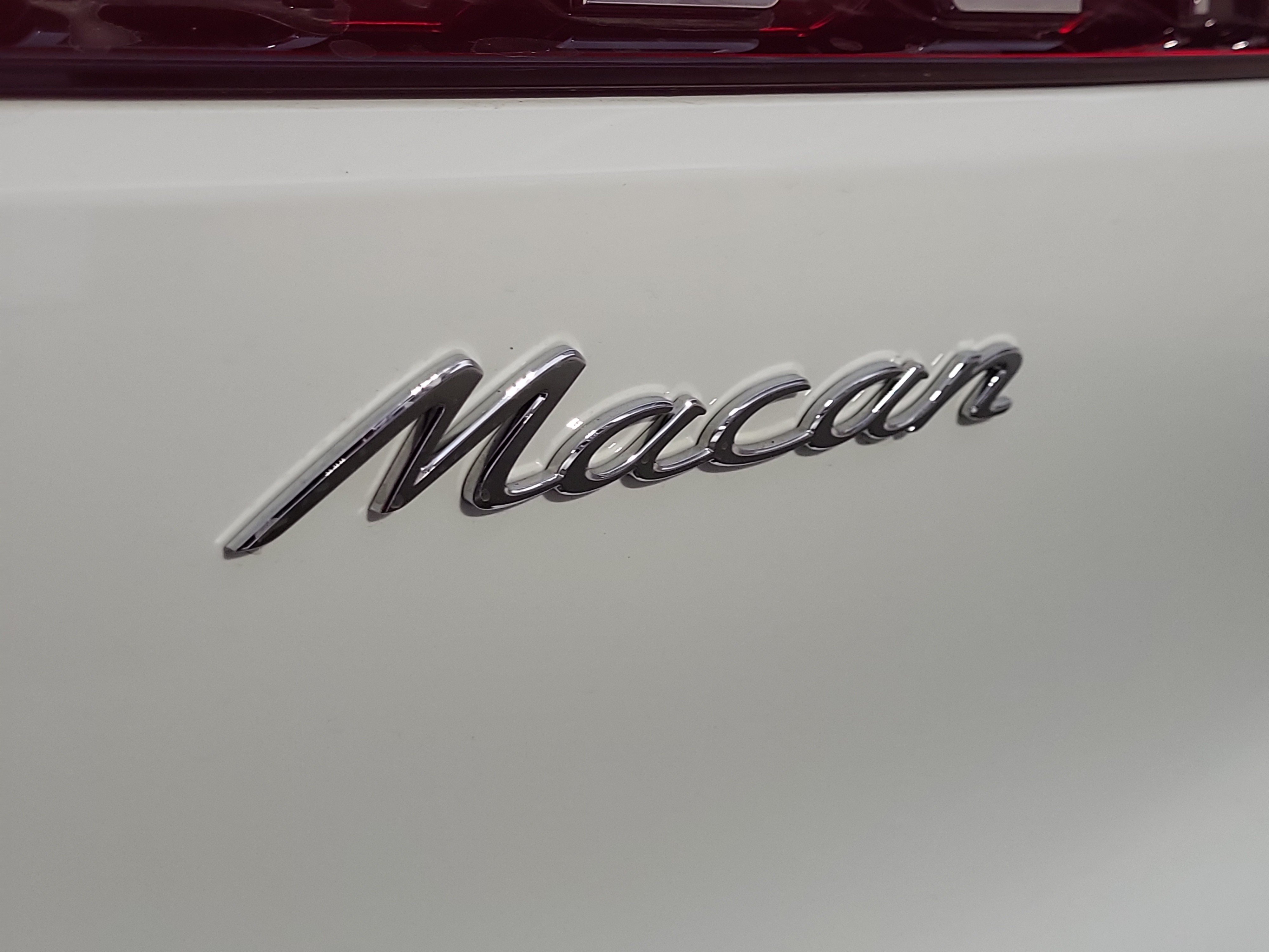 Certified 2026 Porsche Macan AWD/4WD image 14