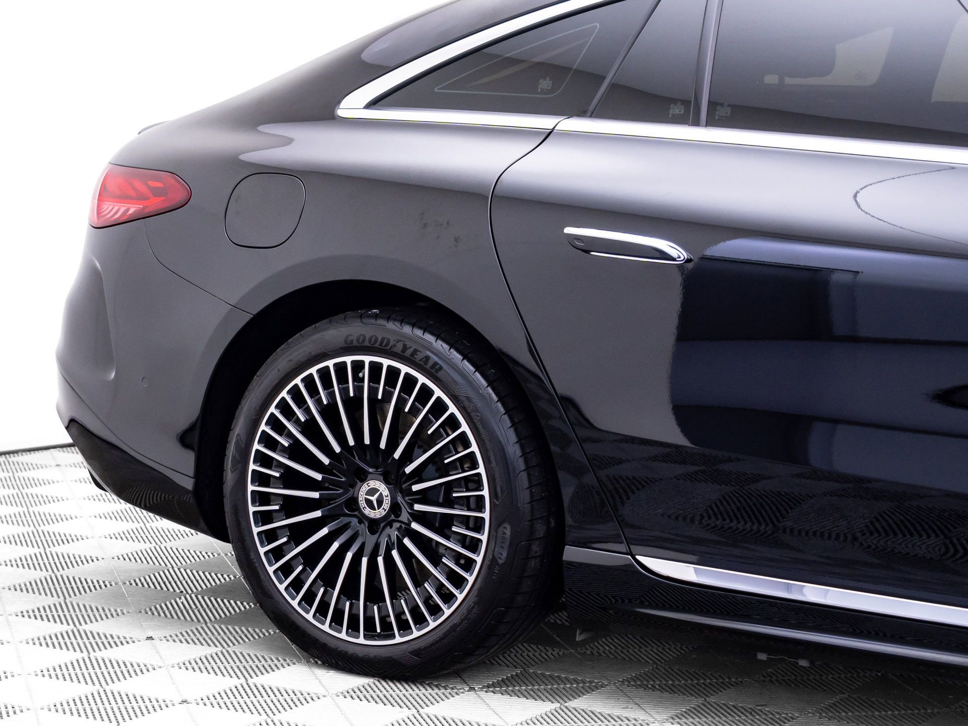 Used 2022 Mercedes-Benz EQS 580 4MATIC Sedan image 35