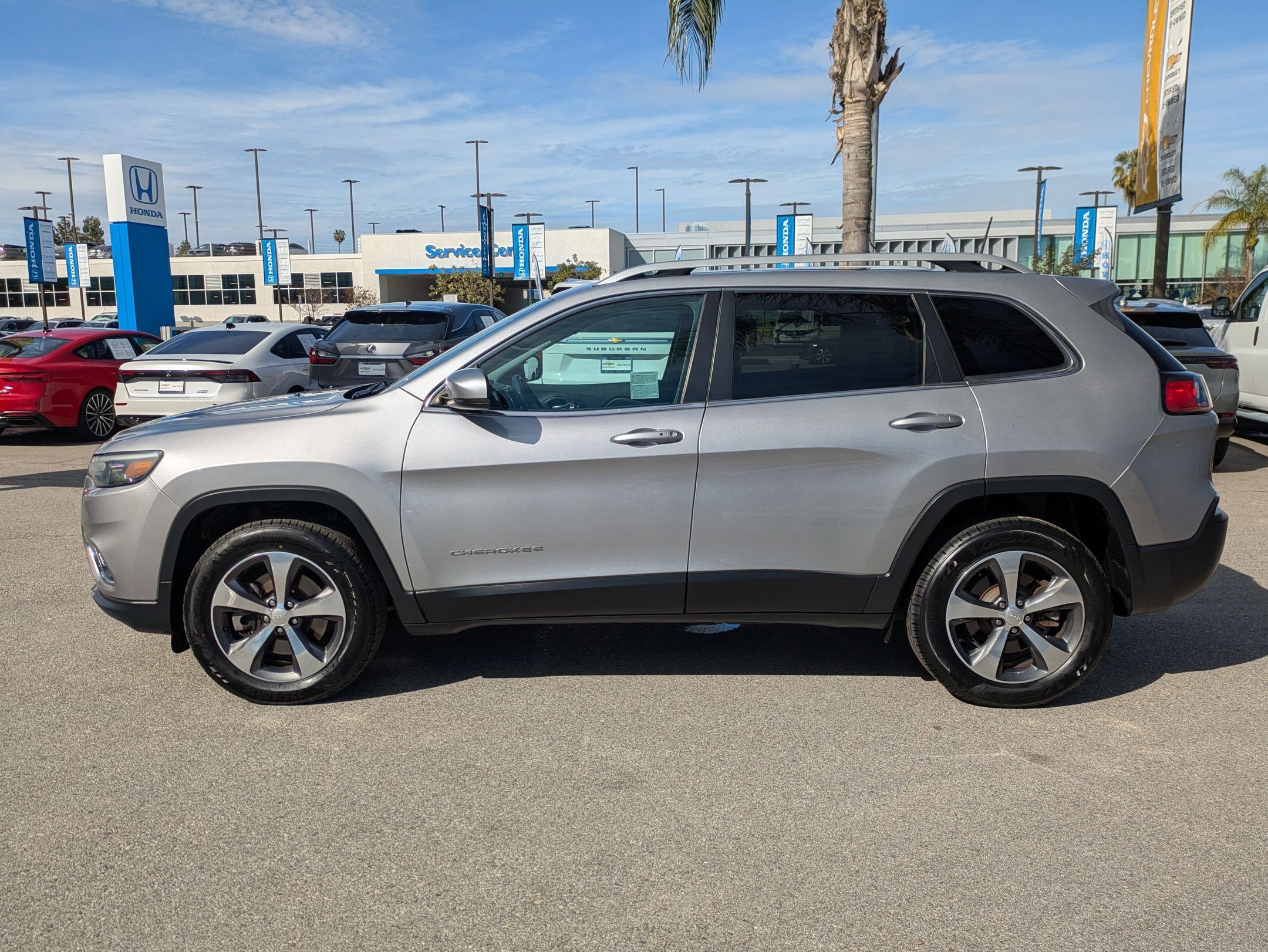 Used 2019 Jeep Cherokee Limited image 8