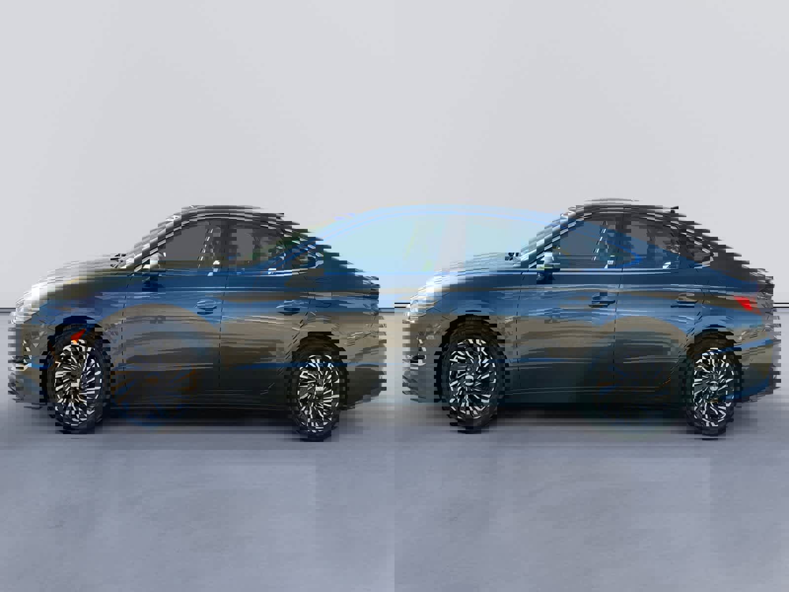 Certified 2023 Hyundai Sonata Limited w/ Cargo Package image 6